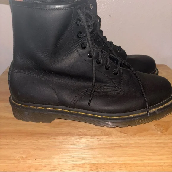 Dr. Martens 1460 Classic Black Leather Lace-Up Boots 8 Hole - Picture 4 of 10